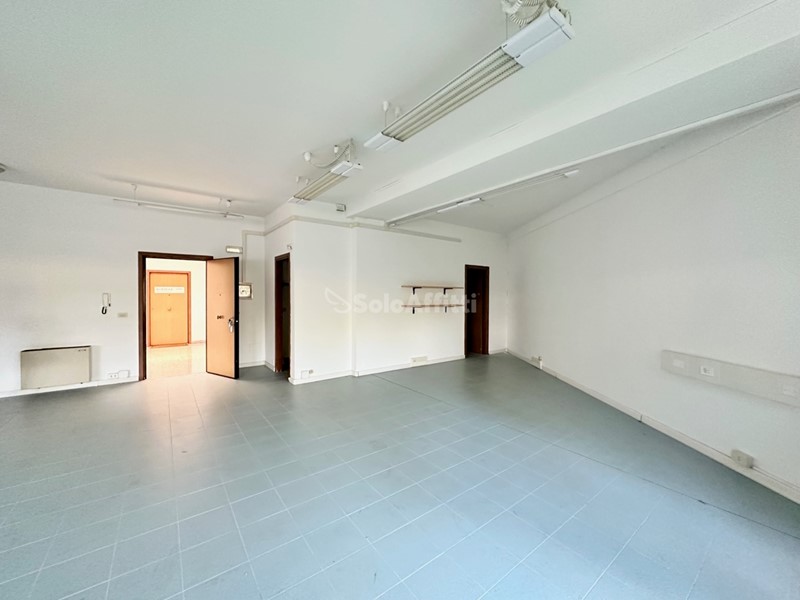 Ufficio in Affitto a Bologna, zona Borgo Panigale, 900€, 95 m²