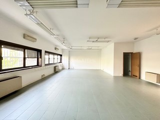 Ufficio in Affitto a Bologna, zona Borgo Panigale, 900€, 95 m²