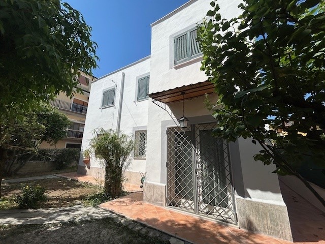 Appartamento in Vendita a Guidonia Montecelio, zona Guidonia, 359'000€, 230 m²