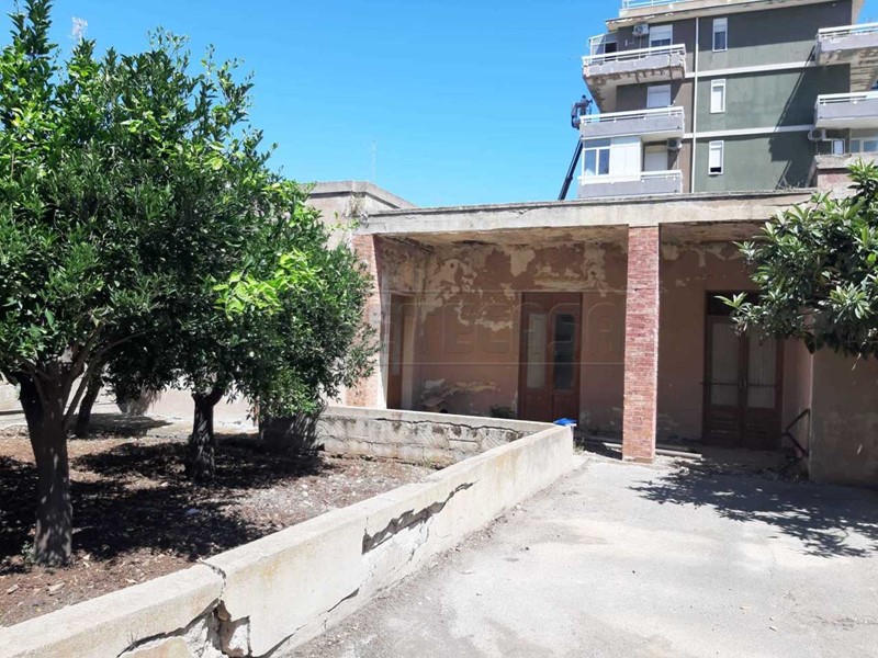 Villa in Vendita a Siracusa, 180'000&euro;, 180 m²