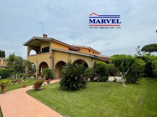 Villa bifamiliare in Vendita a Tarquinia, zona Marina Velca Voltunna, 310'000€, 118 m²