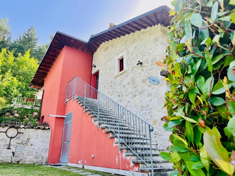Casa Indipendente in Vendita a Ascoli Piceno, zona Castel Trosino, 450'000€, 200 m², arredato