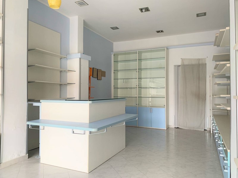 Negozio in Affitto a Catanzaro, zona Piterà, 500€, 40 m²