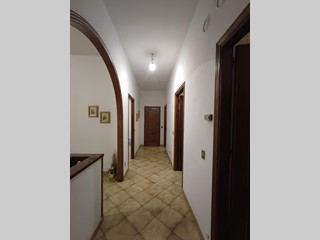 Appartamento in Vendita a Villafranca in Lunigiana, 55'000€, 100 m², arredato