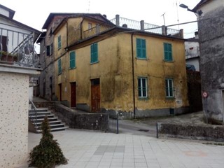 Casa Semi Indipendente in Vendita a Aulla, zona Quercia, 65'000€, 130 m², arredato