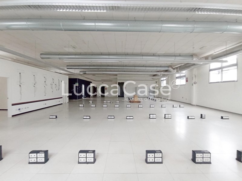 Capannone in Vendita a Porcari, 420'000€, 440 m²