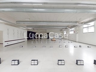 Capannone in Vendita a Porcari, 420'000€, 440 m²