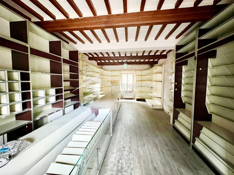 Immobile commerciale in Vendita a San Giuliano Terme, 99'000€, 50 m²