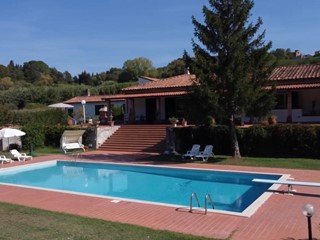 Villa in Vendita a Crespina Lorenzana, zona Lorenzana, 750'000€, 550 m², arredato