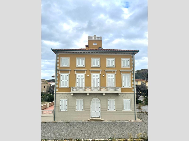 Trilocale in Vendita a Livorno, zona Antignano, 500'000€, 102 m²