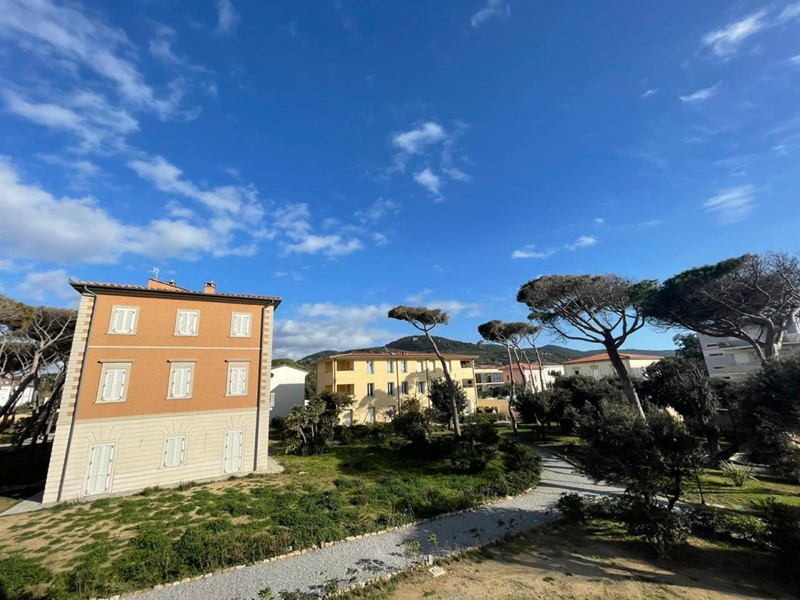Appartamento in Vendita a Livorno, zona Antignano, 850'000€, 188 m²