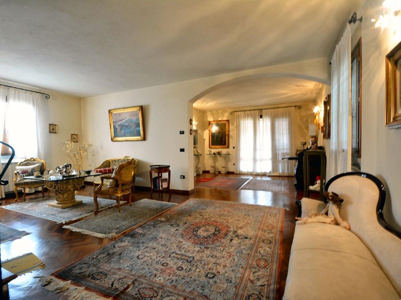 Villa in Vendita a Lucca, zona San Pietro a Vico, 495'000€, 240 m²