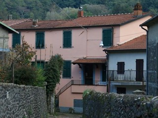 Casa Semi Indipendente in Vendita a Fivizzano, zona Posara, 138'000€, 180 m², arredato, con Box