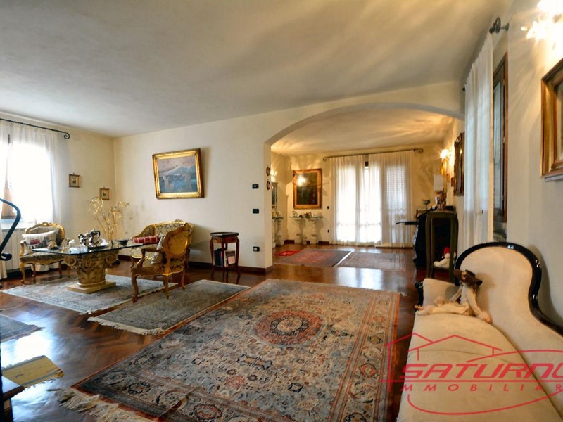 Villa in Vendita a Lucca, zona San Pietro a Vico, 495'000€, 240 m²