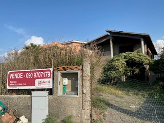 Villa in Vendita a Barcellona Pozzo di Gotto, 109'000€, 300 m²