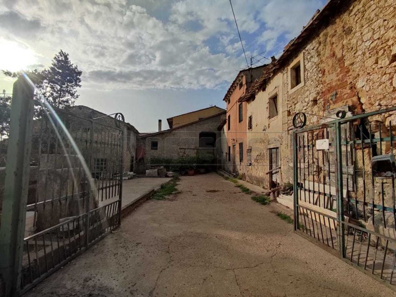 Rustico in Vendita a Val Liona, 40'000€, 380 m²