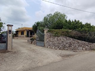 Casa Indipendente in Vendita a Cutrofiano, zona Località Colaturo, 200'000€, 130 m², arredato