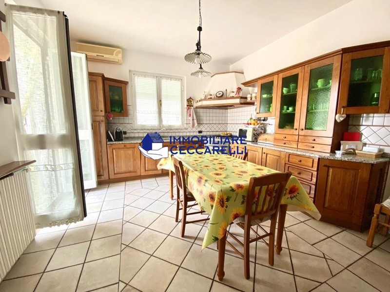 Casa Semi Indipendente in Vendita a Massa, 384'000€, 260 m², arredato