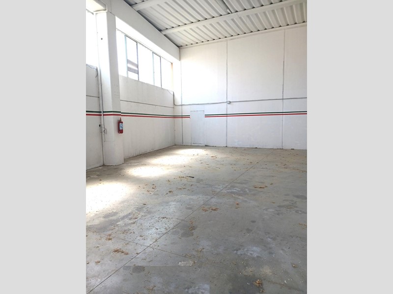 Capannone in Vendita a Vicopisano, 140'000€, 240 m²