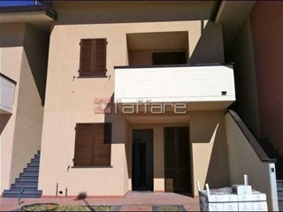 Trilocale in Vendita a Pontedera, 240'000€, 100 m², con Box