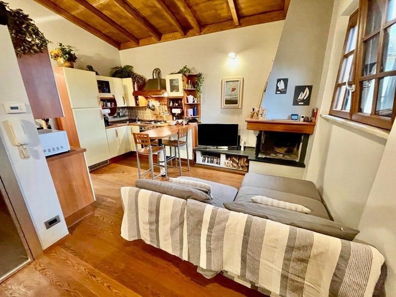 Trilocale in Vendita a Massa, zona Ronchi, 220'000&euro;, 60 m², arredato