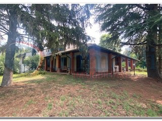 Villa in Vendita a Ozzero, 560'000€, 330 m²