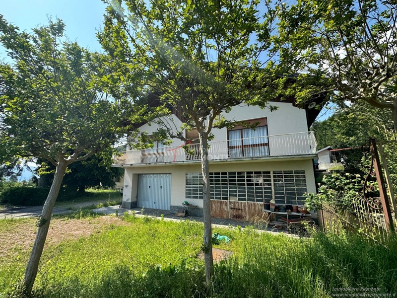 Casa Indipendente in Vendita a Armeno, 439'000€, 900 m²