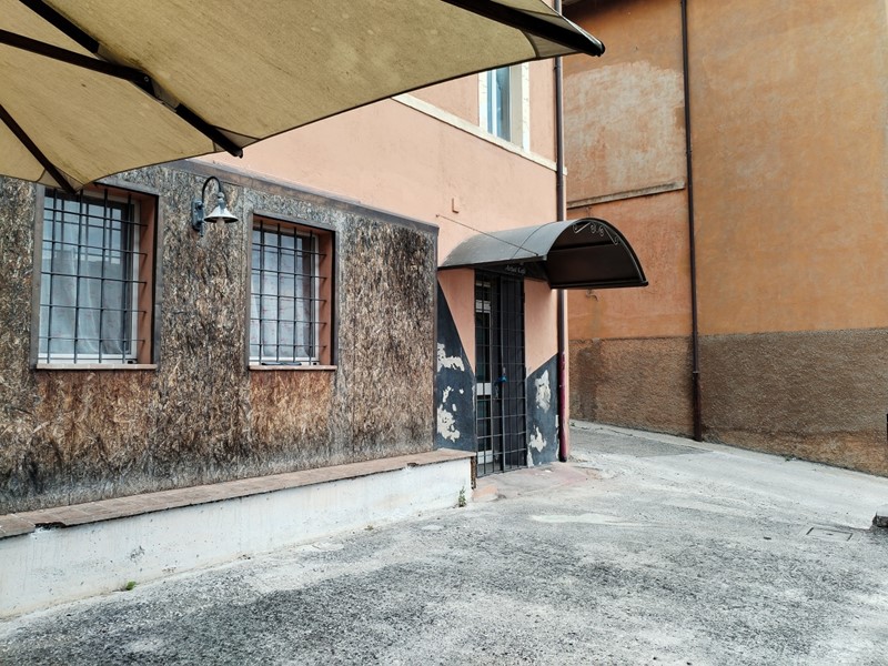 Immobile commerciale in Affitto a Perugia, 500€, 95 m²