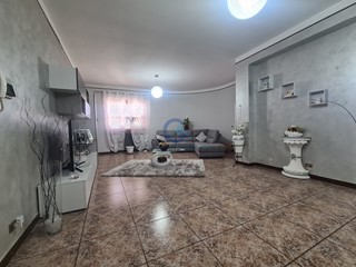 Appartamento in Vendita a Simeri Crichi, zona Crichi, 60'000€, 160 m²
