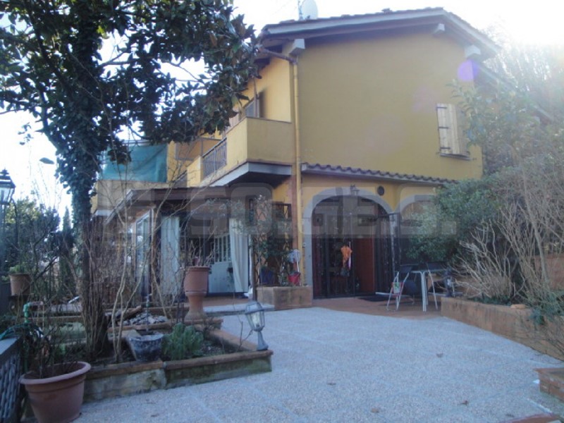 Villetta a schiera in Vendita a Rignano sull'Arno, zona Rosano, 385'000€, 181 m²