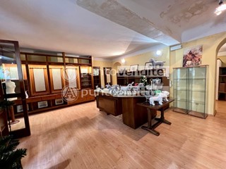 Negozio in Affitto a Lucca, 1'600€, 90 m²