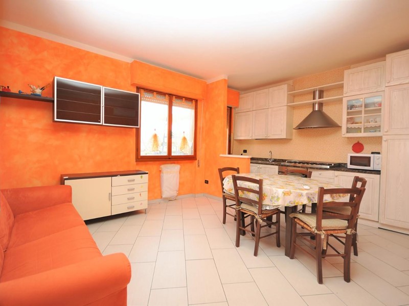 Trilocale in Vendita a Montignoso, zona Cinquale, 290'000€, 80 m², arredato