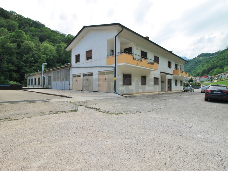 Capannone in Vendita a Crespadoro, 920'000€, 2276 m², con Box