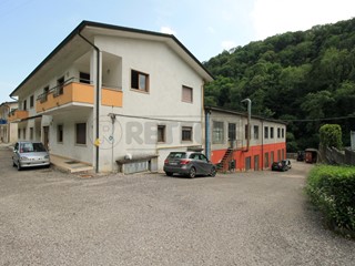 Capannone in Vendita a Crespadoro, 920'000€, 2276 m², con Box