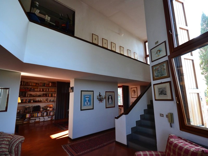 Villa in Vendita a Siena, 1'800'000€, 400 m², arredato, con Box
