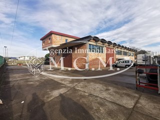 Capannone in Vendita a Castelfranco di Sotto, 350'000€, 787 m²