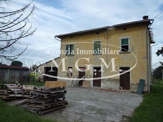 Casale in Vendita a Castelfranco di Sotto, 350'000€, 300 m²