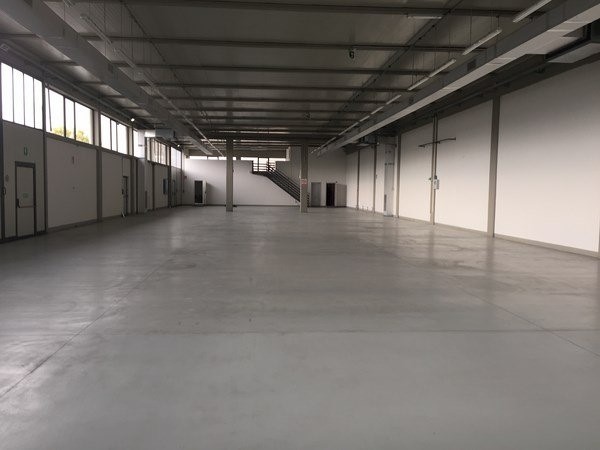 Capannone in Affitto a Porcari, 4'500€, 1000 m²