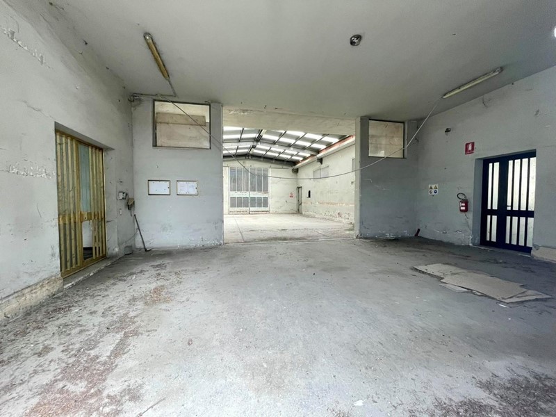 Capannone in Vendita a Porcari, 1'200'000€, 4000 m²