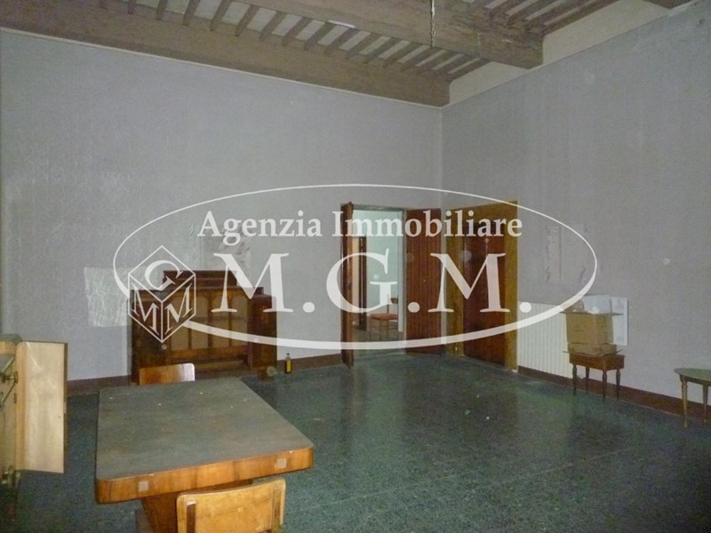 Appartamento in Vendita a Santa Maria a Monte, 129'000€, 235 m²