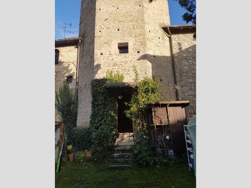 Casa Indipendente in Vendita a Poggibonsi, zona Staggia, 220'000€, 200 m²