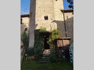 Casa Indipendente in Vendita a Poggibonsi, zona Staggia, 220'000€, 200 m²