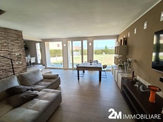 Villa in Vendita a San Giuliano Terme, zona Arena Metato, 490'000€, 200 m², arredato, con Box