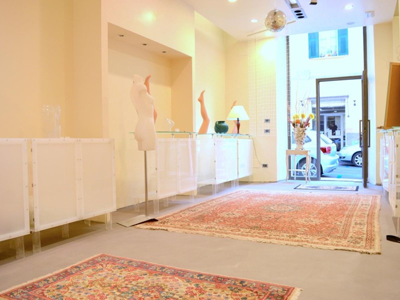 Negozio in Vendita a Carrara, 79'000€, 50 m²