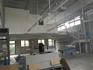 Capannone in Vendita a Porcari, zona Rughi, 350'000€, 281 m²