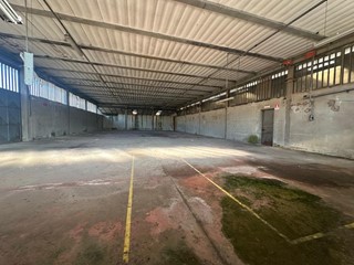 Capannone in Vendita a Capannori, zona Segromigno In Piano, 2000 m²