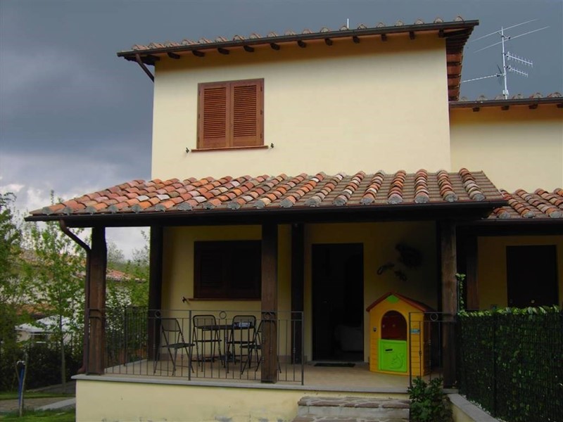 Villa in Vendita a Santa Fiora, zona Bagnore, 220'000€, 140 m²