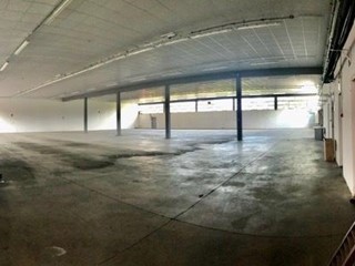 Capannone in Affitto a Porcari, 4'500€, 1600 m²