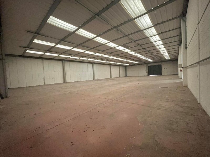 Capannone in Affitto a Capannori, zona Guamo, 2000 m²