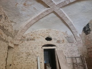 Immobile commerciale in Affitto a Colle di Val D'Elsa, 1'200€, 140 m²